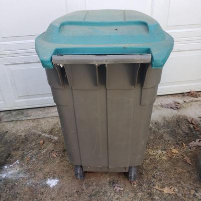 Rubbermaid, Toter, Metal Trash Cans and More (G-KD)