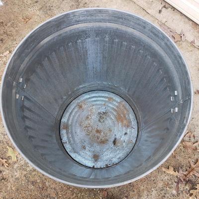 Rubbermaid, Toter, Metal Trash Cans and More (G-KD)