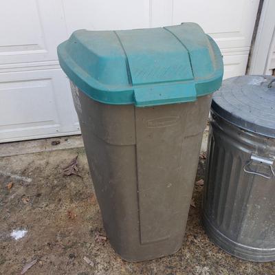 Rubbermaid, Toter, Metal Trash Cans and More (G-KD)