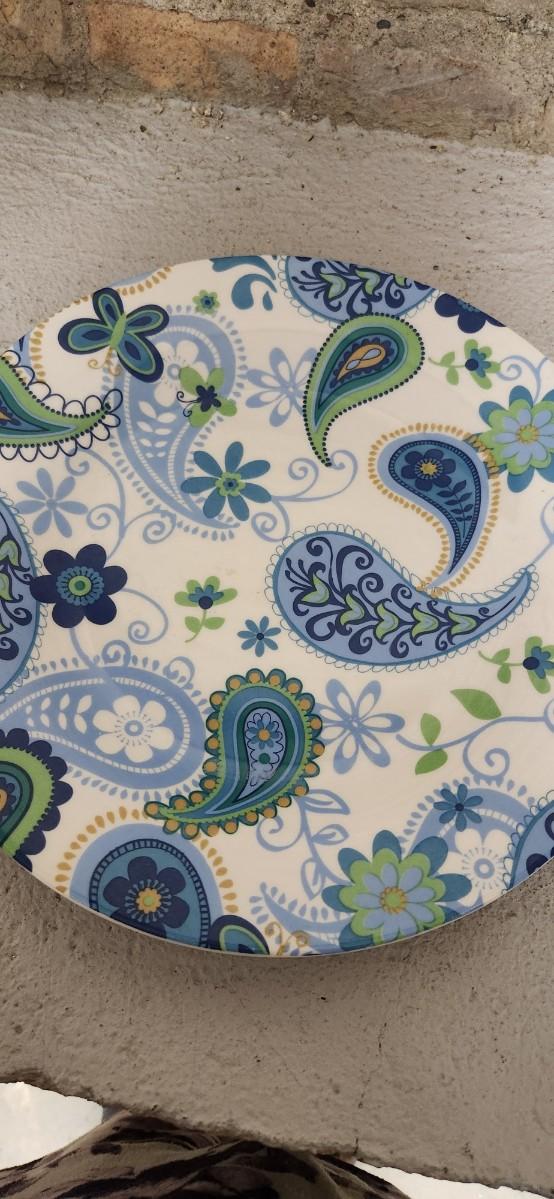 Sale Photo Thumbnail #324: 8 dinner plates, 8 lunch plates and 8 bowls