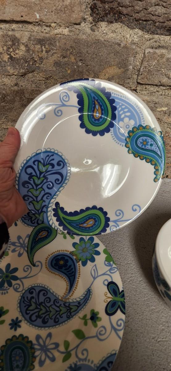 Sale Photo Thumbnail #325: 8 dinner plates, 8 lunch plates and 8 bowls