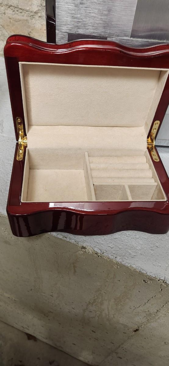 Sale Photo Thumbnail #356: Interesting lot of misc stuff. Waste basket and tissue holder are quite nice