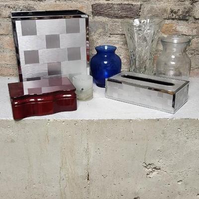 Misc decor - tissue holder and waster basket