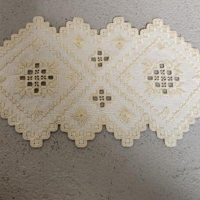 Hardanger piece and crystal budvase