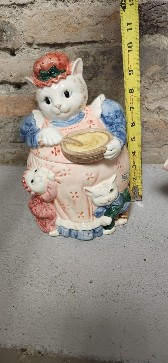 Sale Photo Thumbnail #379: Fitz and Floyd cat Cookie jar and an unmarked teapot. Notice the small chip on the bottom of the spout