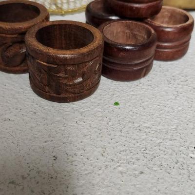 Golden forks, huge spider and more