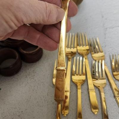 Golden forks, huge spider and more