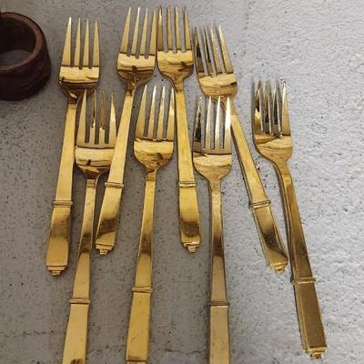 Golden forks, huge spider and more