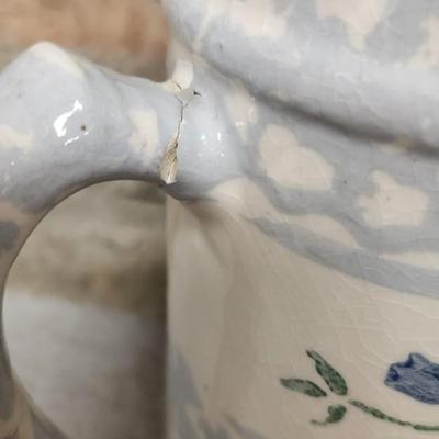 Golden forks, huge spider and more