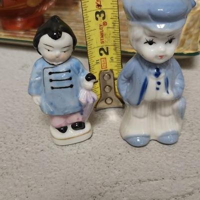 Glass plate and trinkets