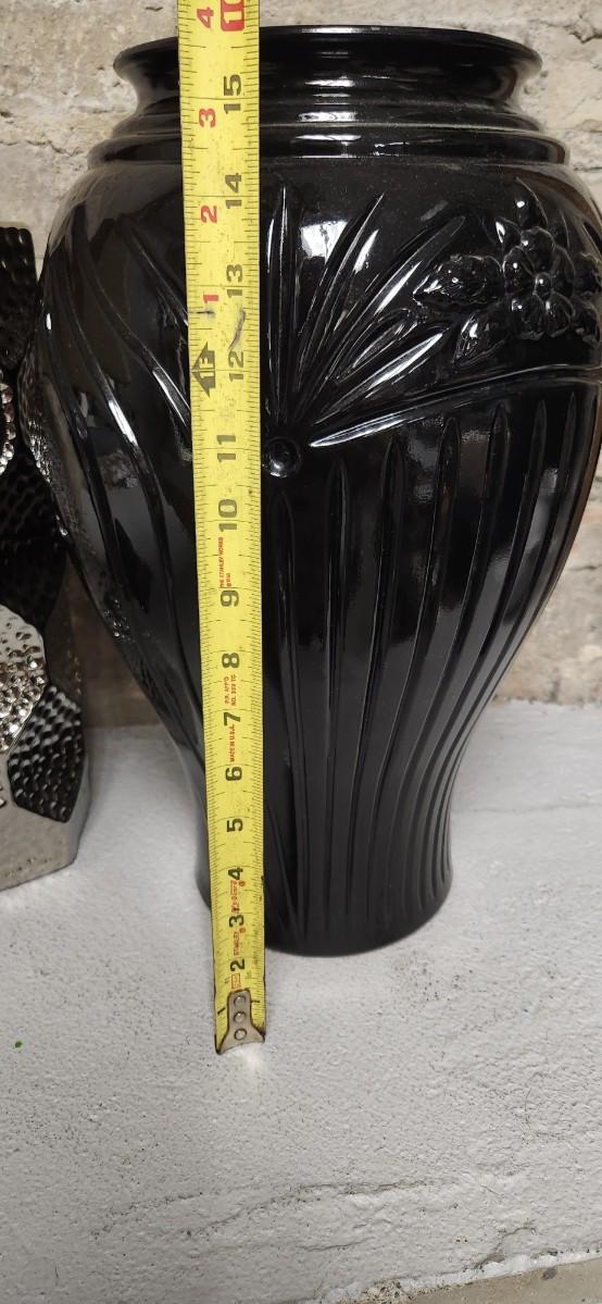 Sale Photo Thumbnail #437: Sweet little lamp, huge black glass vase, white jug and silver ceramic vase