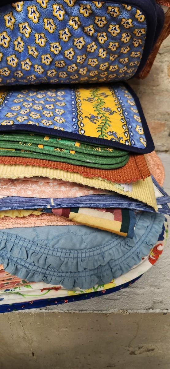 Sale Photo Thumbnail #496: Some have matching napkins