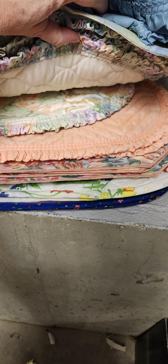 Sale Photo Thumbnail #499: Some have matching napkins