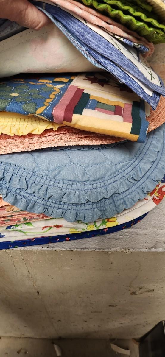 Sale Photo Thumbnail #498: Some have matching napkins