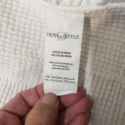 White and Brown/Black Towels and More (BGB-KD)