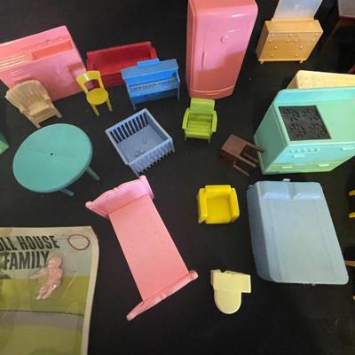 DOLL HOUSE FURNITURE AND DOLL HOUSE FAMILY SEALED PACKAGE BY MARX