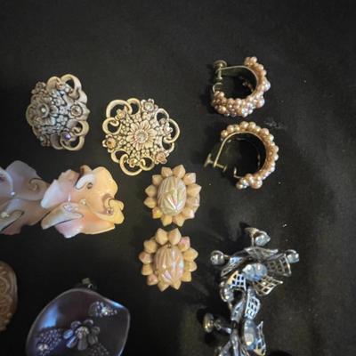 VINTAGE CLIP ON EARRINGS