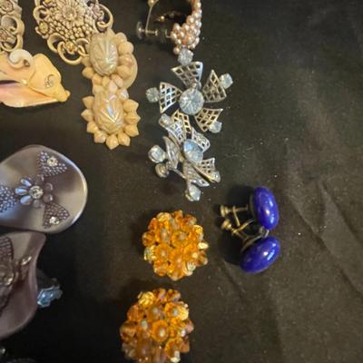 VINTAGE CLIP ON EARRINGS