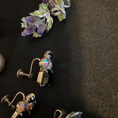 VINTAGE CLIP ON EARRINGS