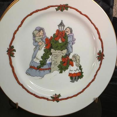 Vintage Fitz & Floyd “Deck the Halls” Lampost and Wreath Porcelain Salad / Dessert Plates – Set of 2 – 1983 Japanese Craftsmanship