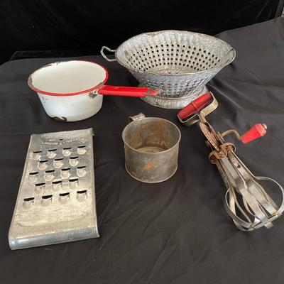 VINTAGE KITCHEN ITEMS