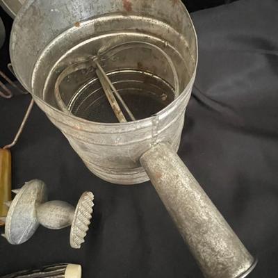 VINTAGE KITCHEN ITEMS