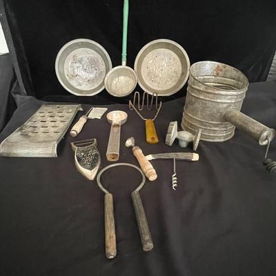 VINTAGE KITCHEN ITEMS