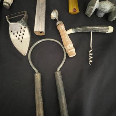 VINTAGE KITCHEN ITEMS