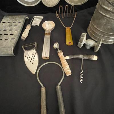 VINTAGE KITCHEN ITEMS