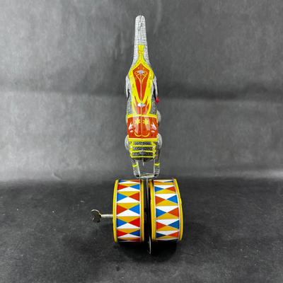 Modern Wind-Up | Elephant on Drums