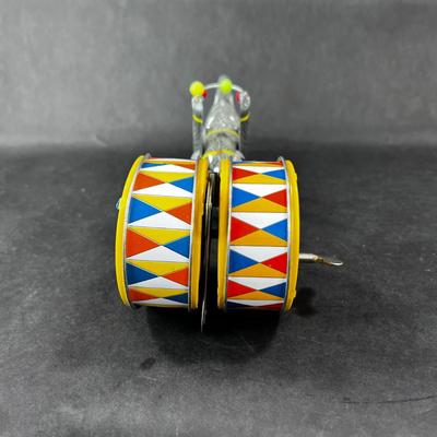 Modern Wind-Up | Elephant on Drums