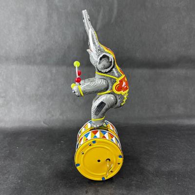 Modern Wind-Up | Elephant on Drums