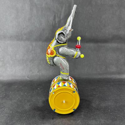 Modern Wind-Up | Elephant on Drums