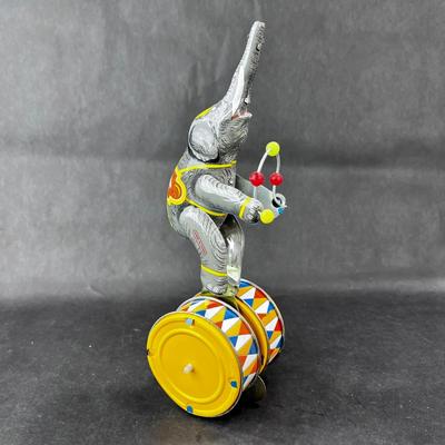 Modern Wind-Up | Elephant on Drums