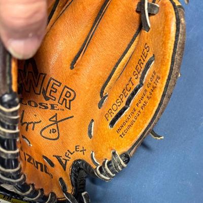 Mizuno Ball Glove