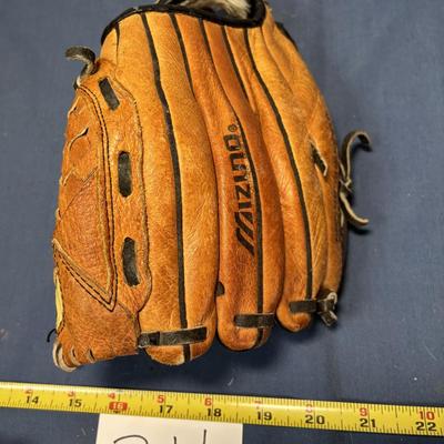Mizuno Ball Glove