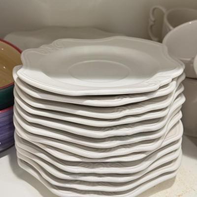 LOT 544K: Cabinet Clearout: Dishes