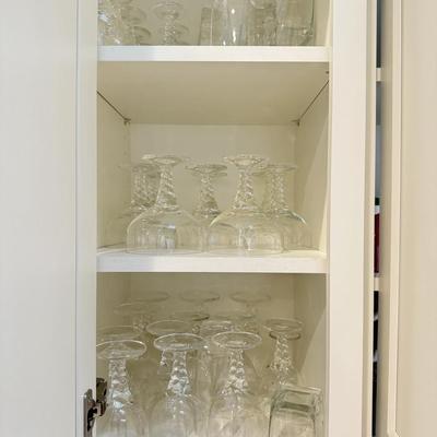 LOT 545K: Cabinet Clearout: Glassware
