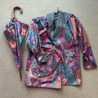 LOT 557DC: Marylou Ozbolt Storer Fibre Arts Matching Raincoat & Umbrella