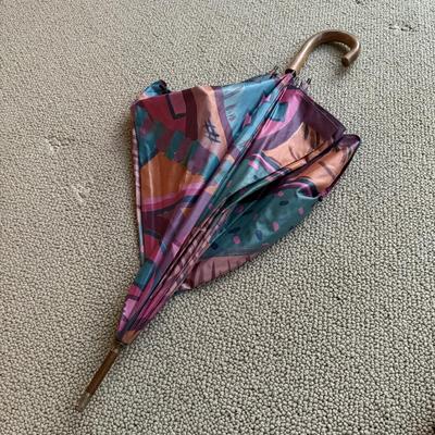 LOT 557DC: Marylou Ozbolt Storer Fibre Arts Matching Raincoat & Umbrella