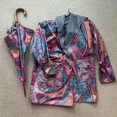 LOT 557DC: Marylou Ozbolt Storer Fibre Arts Matching Raincoat & Umbrella
