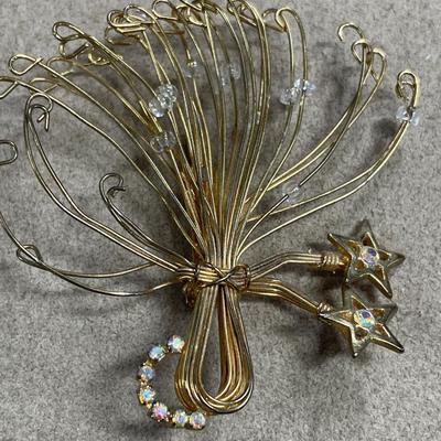 4 Vintage gold tone brooches