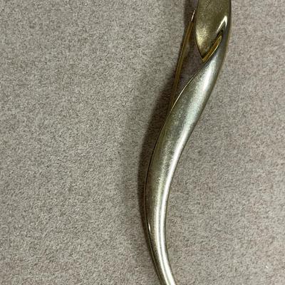 4 Vintage gold tone brooches