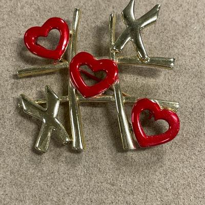 4 Vintage gold tone brooches