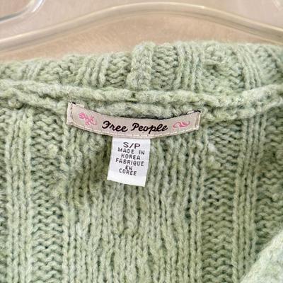 LOT 533DC: Green Free People Sweater (S/P)