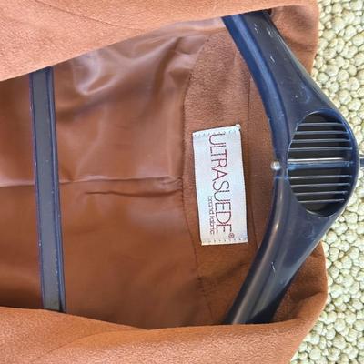 LOT 534DC: Ladies Brown Coats: Kenneth Cole New York, Garé & Ultra Suede