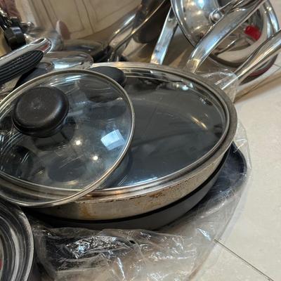 LOT 539K: Collection of Pots & Pans