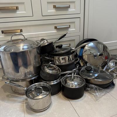 LOT 539K: Collection of Pots & Pans