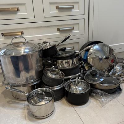 LOT 539K: Collection of Pots & Pans