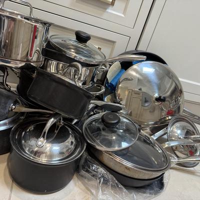 LOT 539K: Collection of Pots & Pans